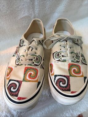 Vans Unisex Cream Canvas Lace-Up Sneakers with Multicolor Spiral Embroidery